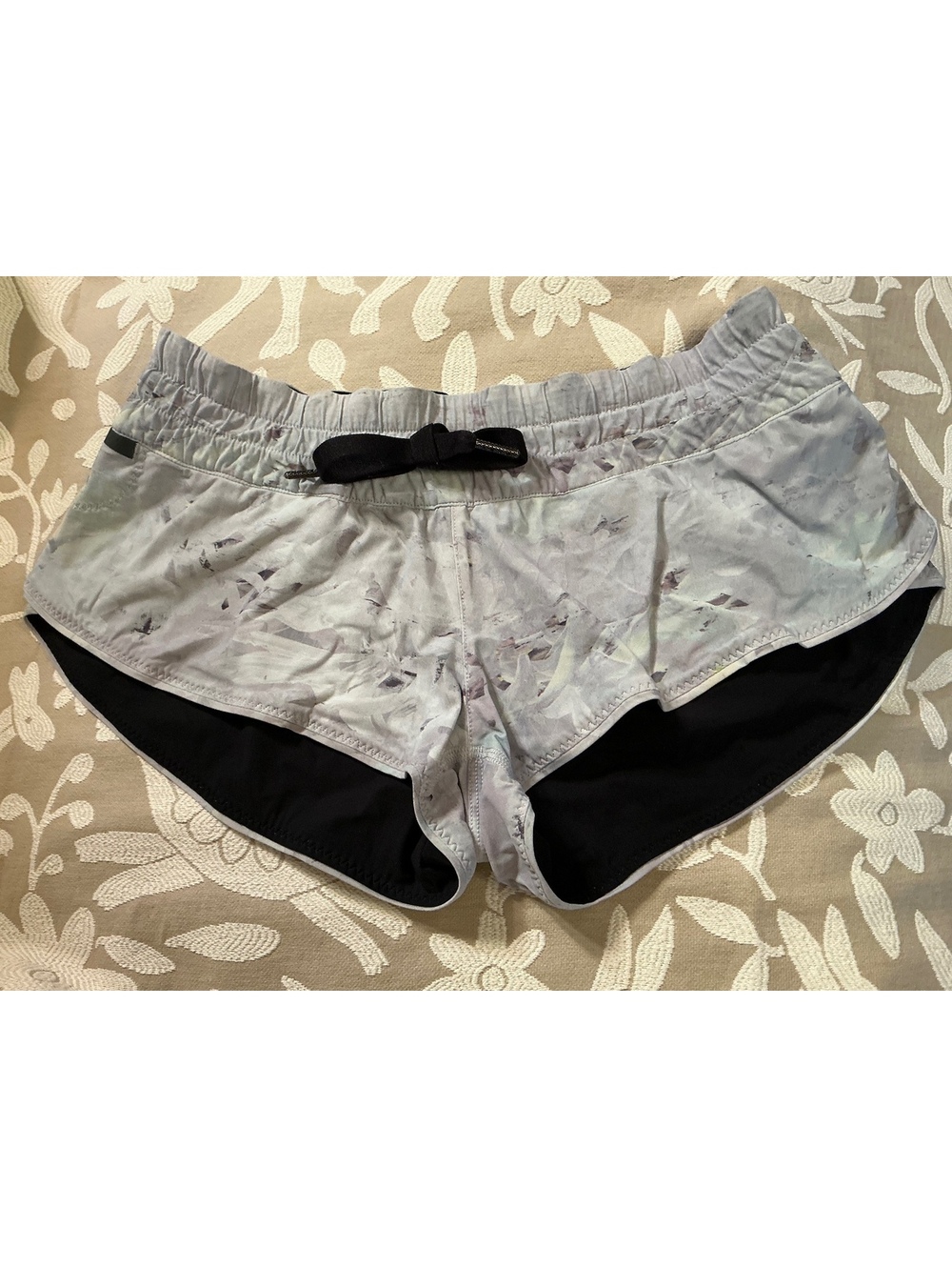 Lululemon Reversible Shorts Sz 4